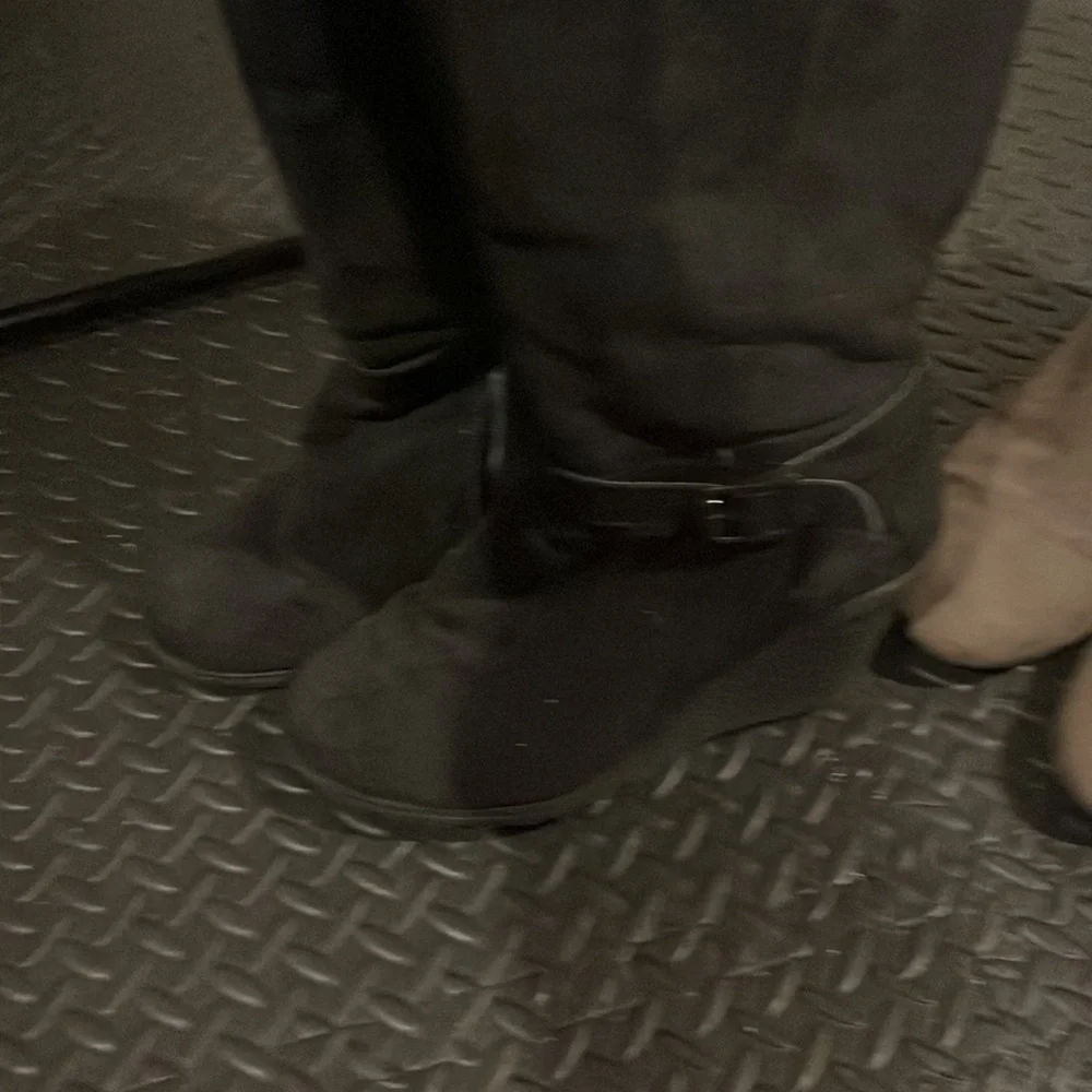 Boots (2) - Picture 3 of 3